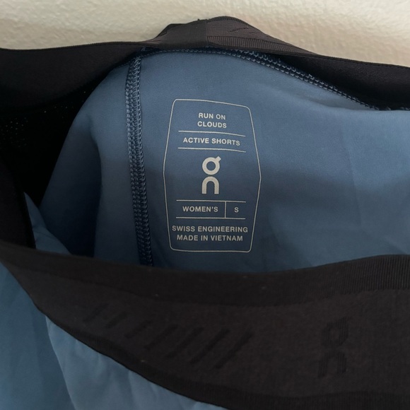 On Cloud Running Active Short Small - Picture 5 of 8